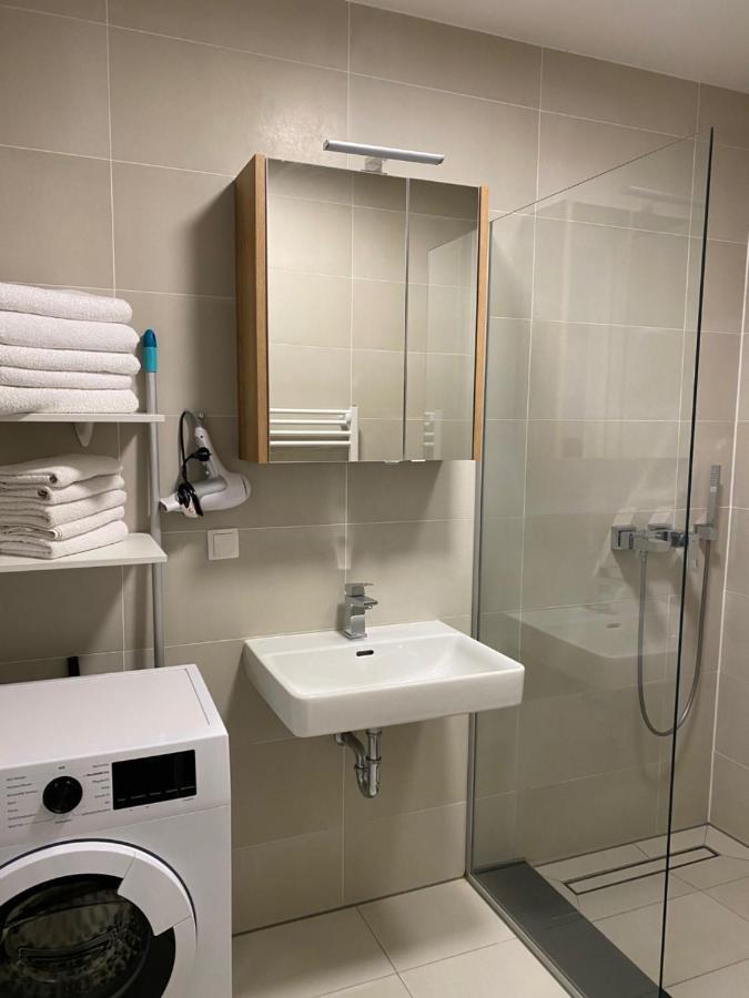 Modern Apartment With Balcony Near City Center Wenen Buitenkant foto